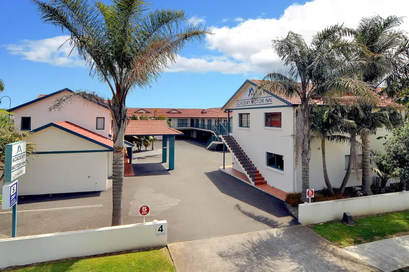 Academy at Botany Motor Inn - Image 1
