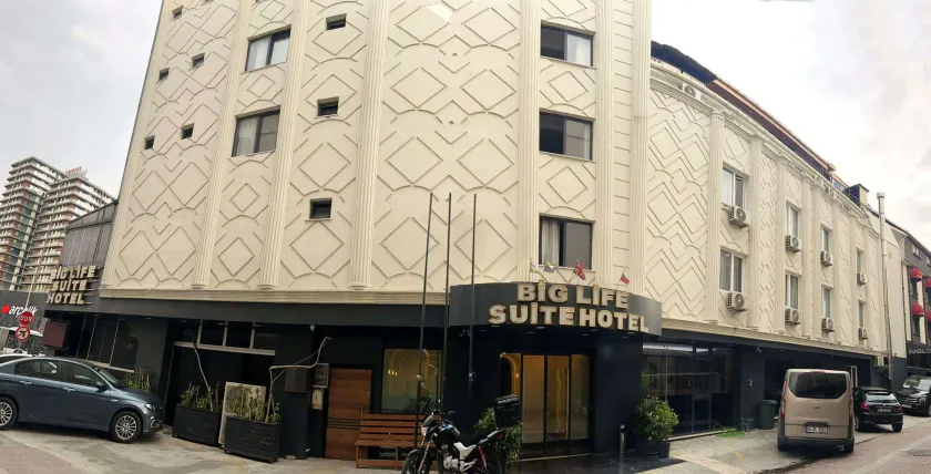 biglife hotel - Image 1
