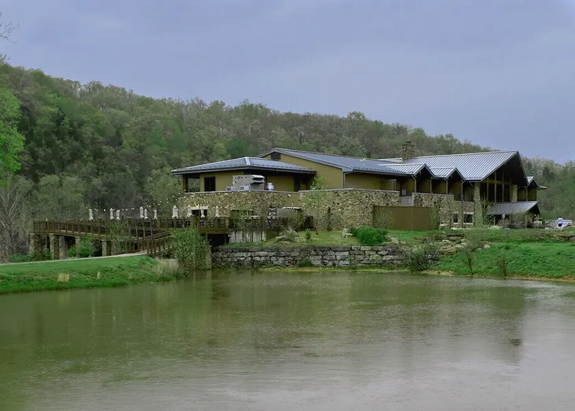Echo Bluff State Park Lodge and Cabins - Image 1