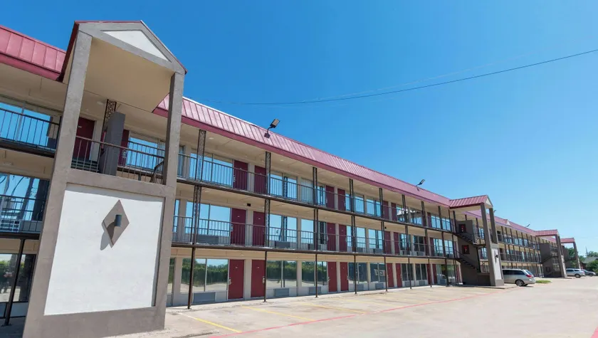 Magnuson Extended Stay and Suites Airport Hotel - Image 1