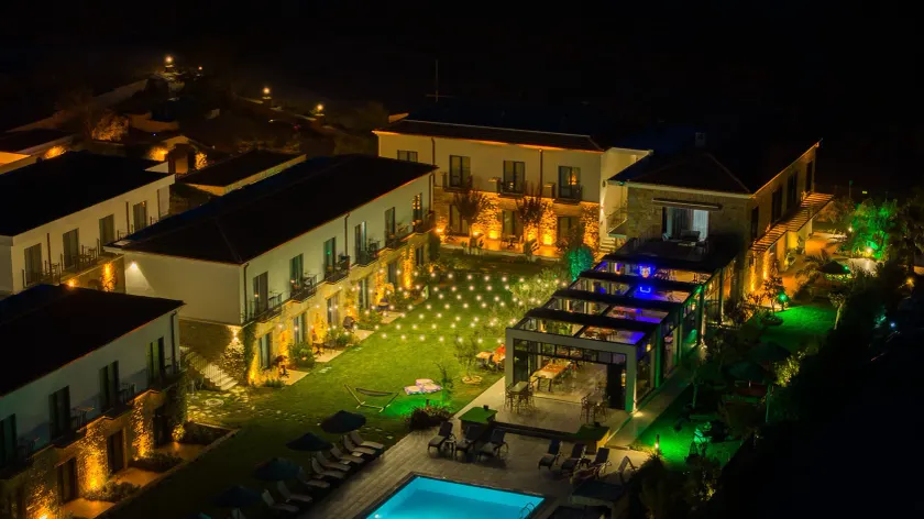 Kotinos Beach Hotel - Image 1