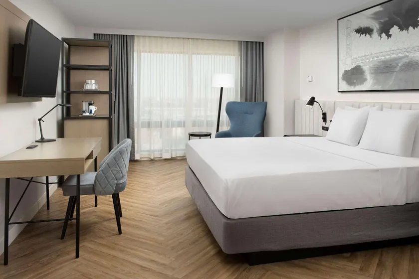 Radisson Blu Fargo - Image 1