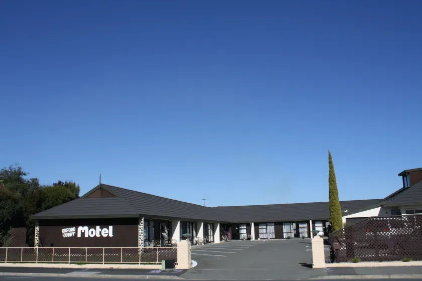 Oxford Court Motel - Image 1