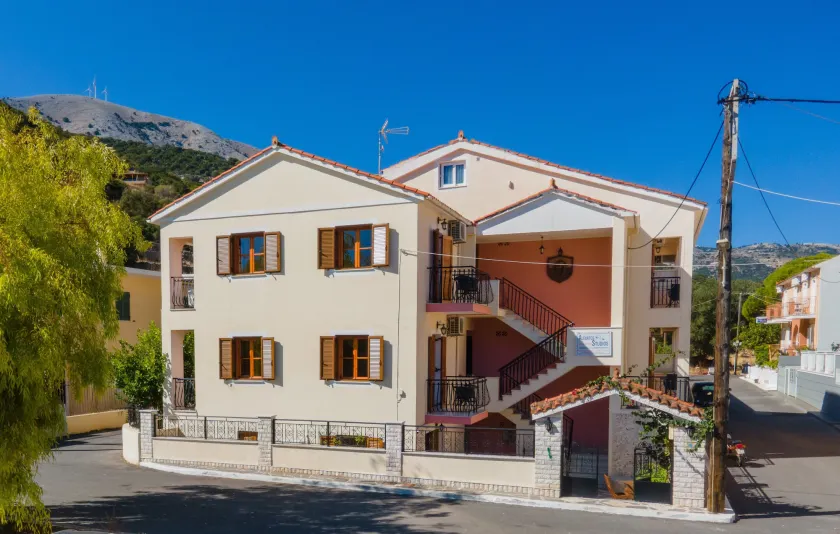 Alexatos Studios & Apartments - Image 1