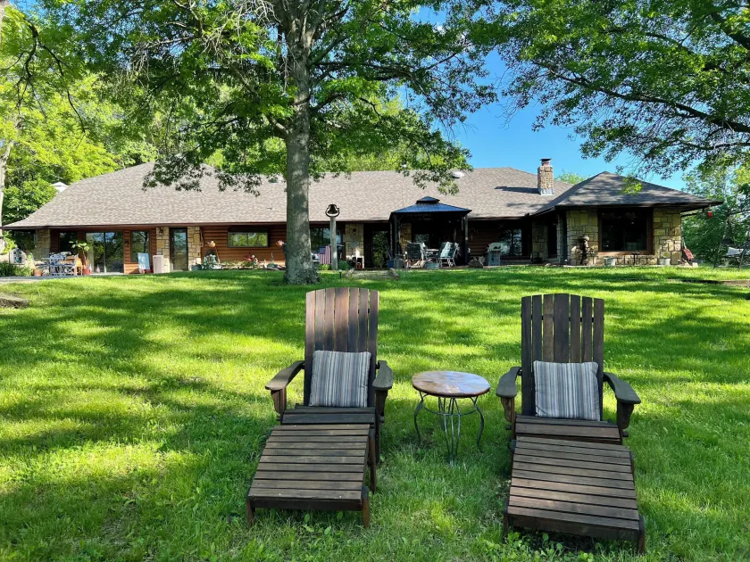 Walnut Waters Bed & Breakfast - Image 1
