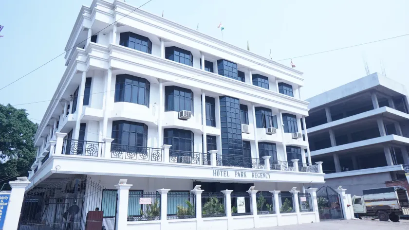 Hotel Park Regency - Image 1