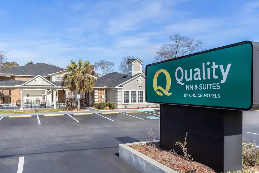Quality Inn & Suites Lexington - Image 1