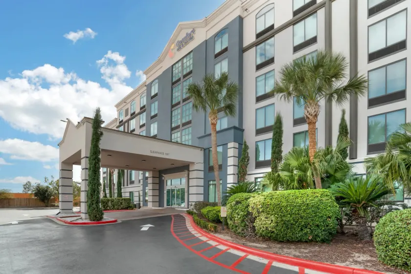 Comfort Inn & Suites New Orleans Airport North - Image 1