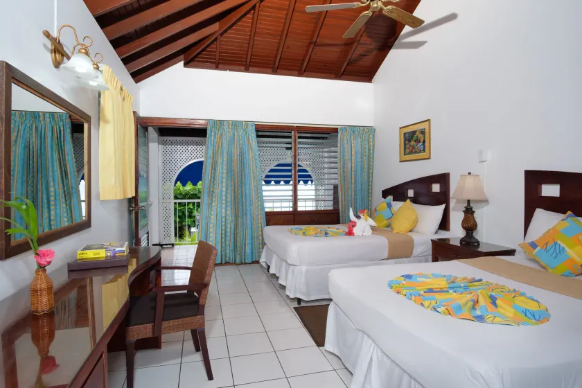 Hibiscus Lodge Hotel - Image 1