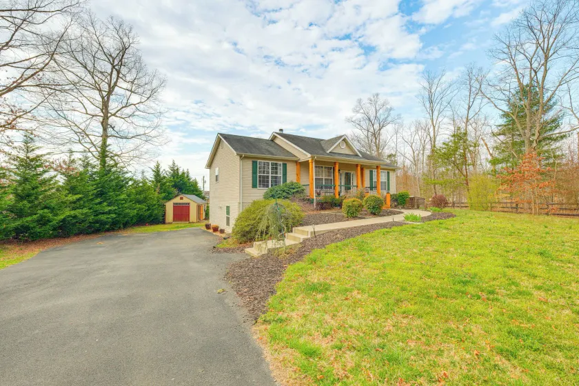 Private Deck & Views: Rural Virginia Escape - Innenbereich