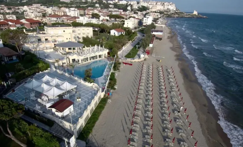 Hotel La Playa - Image 1