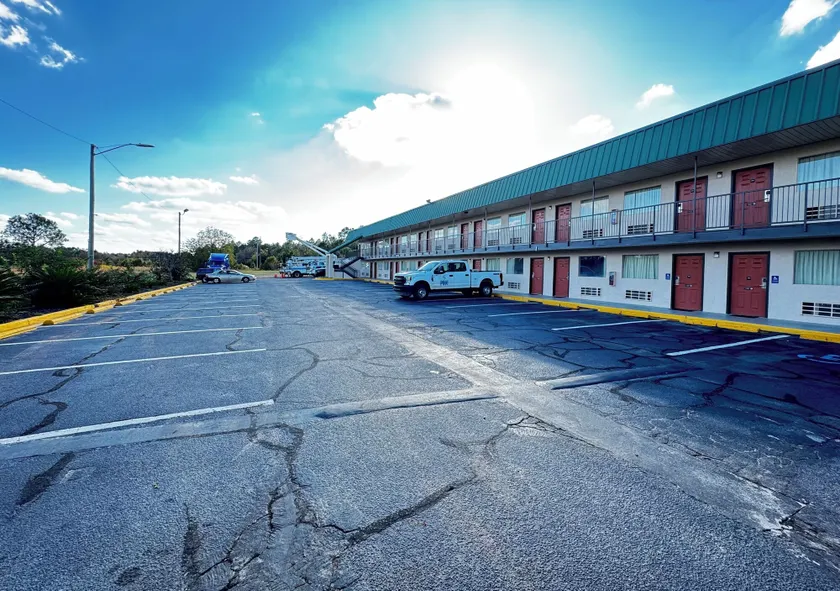 Western Motel - Image 1