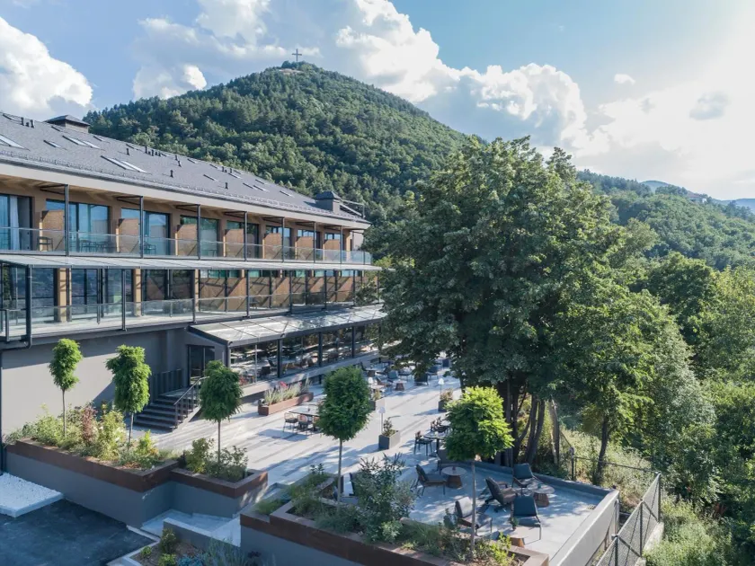 The Lynx Mountain Resort - Image 1