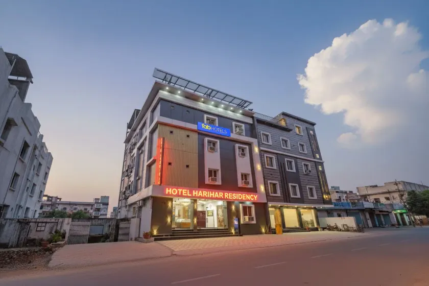 Fabhotel Hari Residency - Image 1