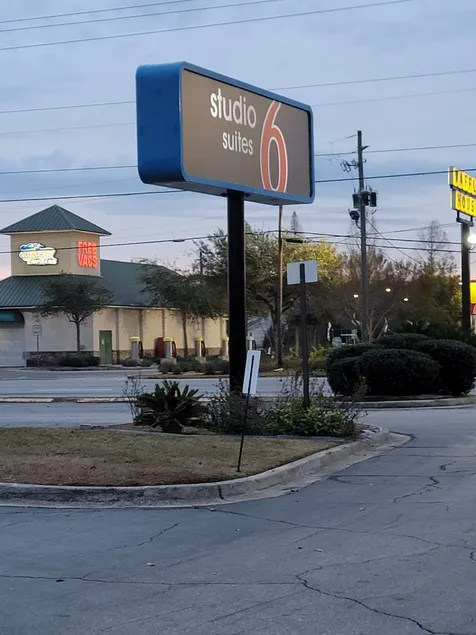 Studio 6 Suites Hinesville, GA  - Image 1