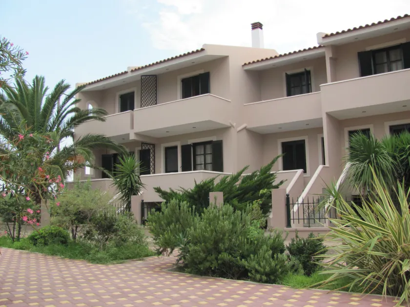 Lakonia Bay Apartments - Image 1