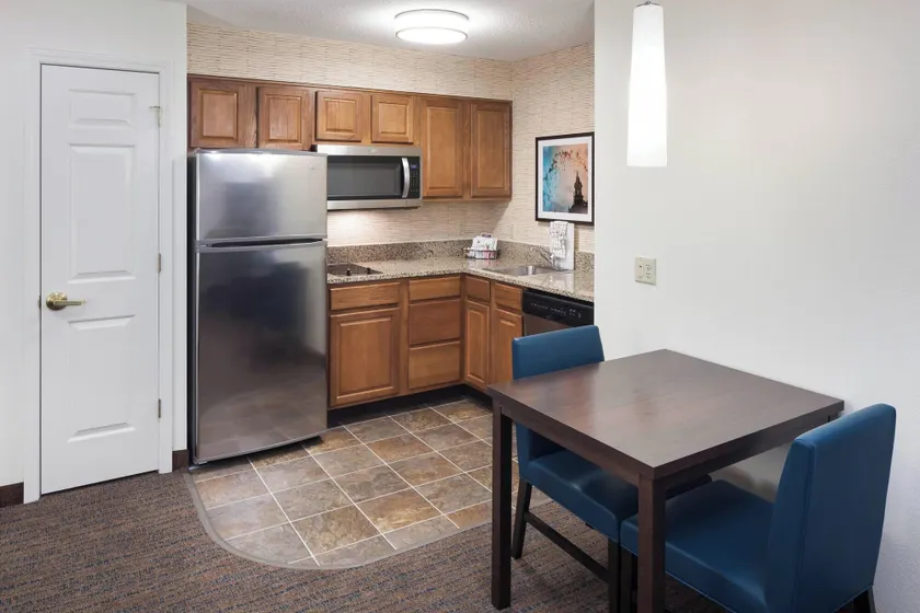 Residence Inn Kansas City Country Club Plaza - Image 1