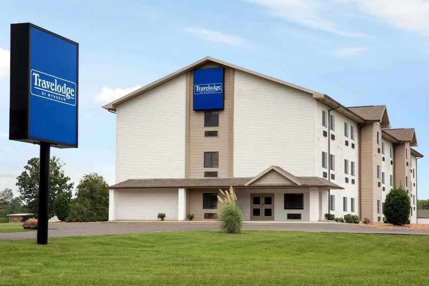 Travelodge by Wyndham Livonia - Image 1