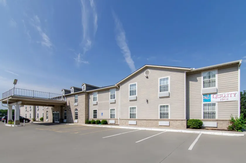 Quality Inn Kearney - Liberty - Image 1