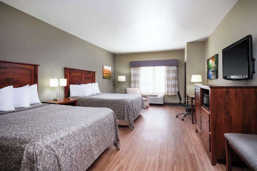 Green Mill Village Hotel & Suites, BW Signature Collection - Image 1