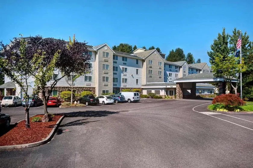 Country Inn & Suites by Radisson, Portland International Airport, OR - Image 1