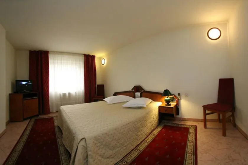 Euro Hotel - Image 1