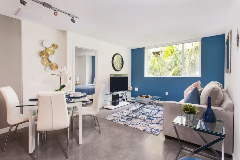 Downtown LA Luxury Two Bedroom Apartment - Image 1