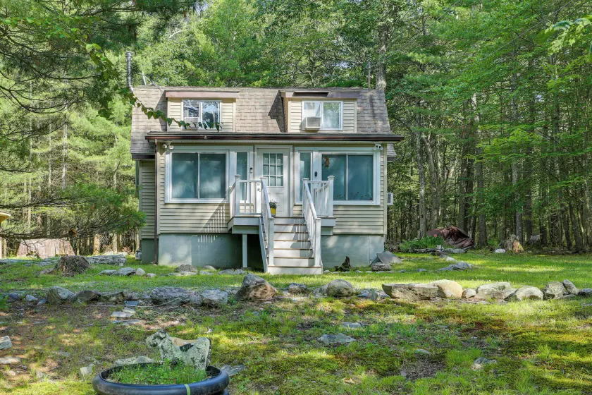 Huguenot Retreat w/ Screened Porch & Lake Access! - Image 1
