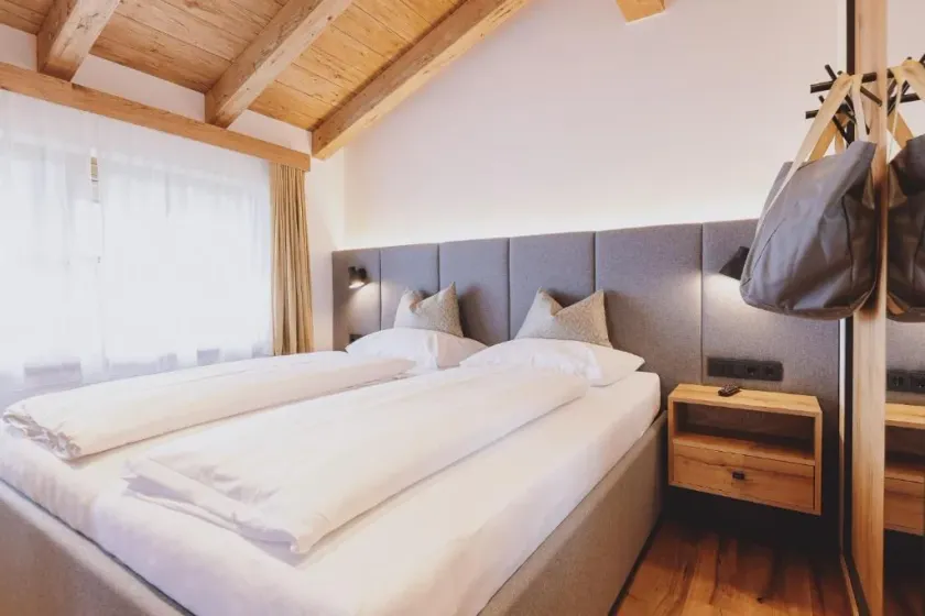 ZAGLGUT Premium Hotel & Chalets, Zell am See-Kaprun - Wellness & Infinity Pool, Air Conditioning, Panoramic Views & Summer Card Included - Room