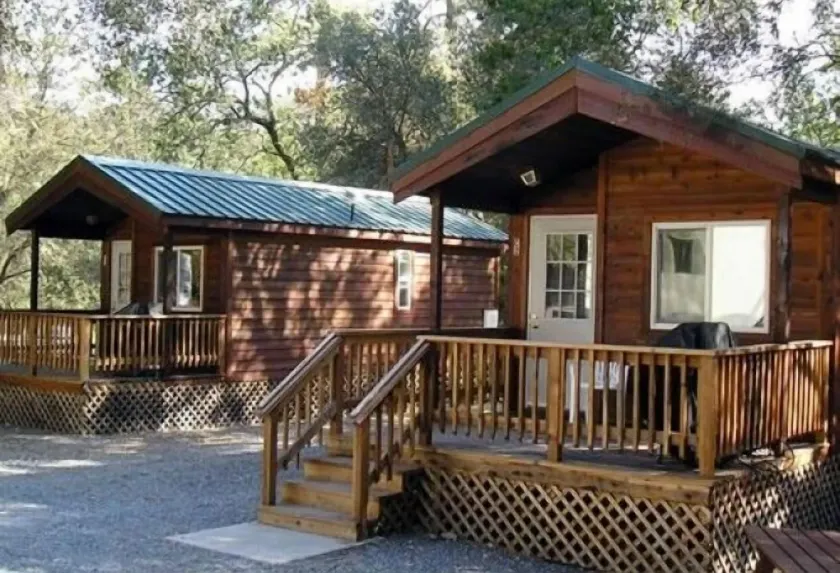 Ponderosa Camping Resort One-Bedroom Cabin 4 - Image 1