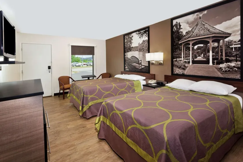 Super 8 by Wyndham Ringgold Chattanooga Area - Image 1