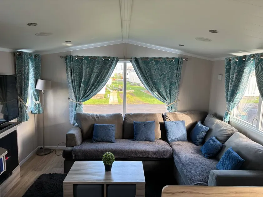 Cozy 3 Bedroom Mobile Home in Longniddry, Perfect for Families - Image 1