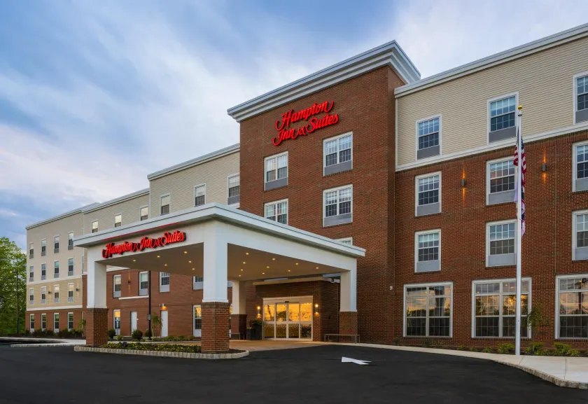 Hampton Inn & Suites Bridgewater - Image 1