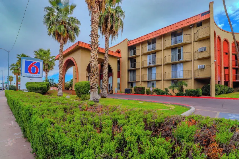 Studio 6 Phoenix, AZ – Sky Harbor - Image 1