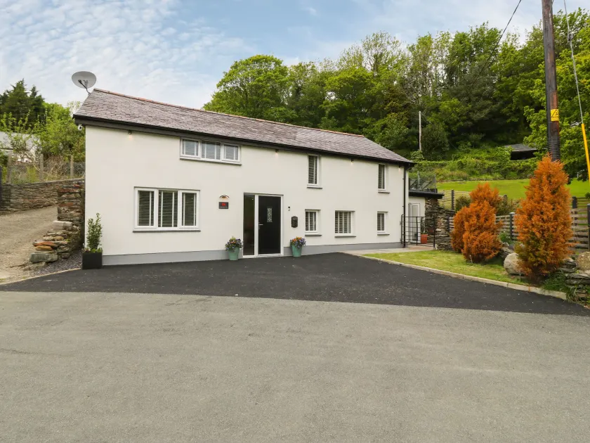 Bwthyn Bach Gwyn - Image 1
