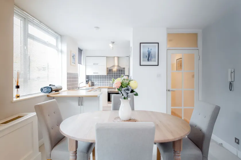 Putney Court - 1 Bed Apartment by BaseToGo - Image 1