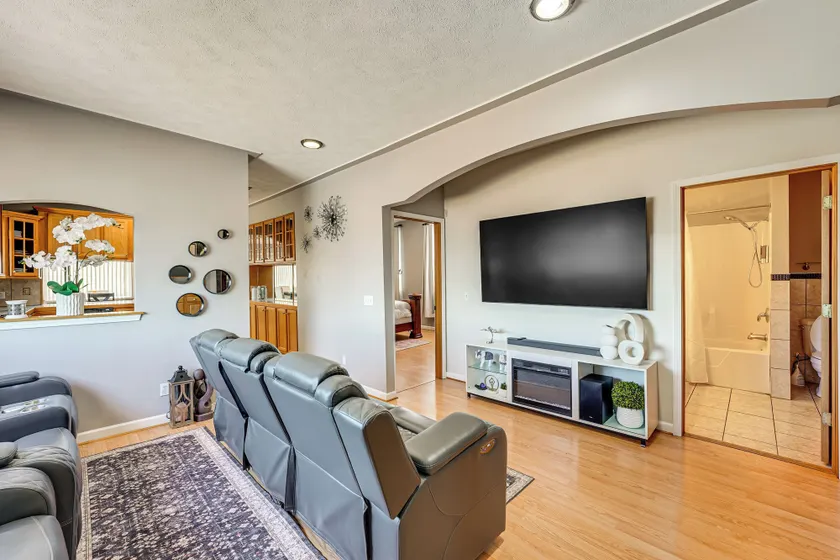 Centrally Located Condo Near Dtwn Grand Rapids - Image 1