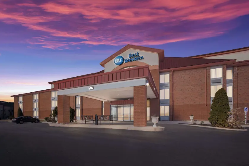 Best Western Luxbury Inn Fort Wayne - Image 1