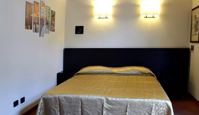 GEMELLI HOLIDAYS - Monte Mario Station connecting to center in 20 minutes, 2 easy lofts, groundfloor with courtyard, mezzanine bedroom, baby & pet friendly, 2 steps from groceries, restaurants, park, bus, cycle path - Warm guest care in 4 languages - Image 1