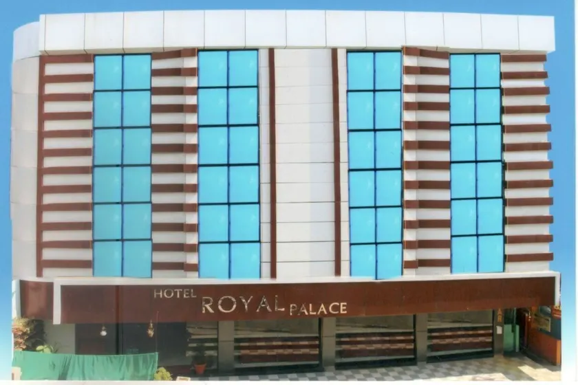 Hotel Royal Palace - Image 1