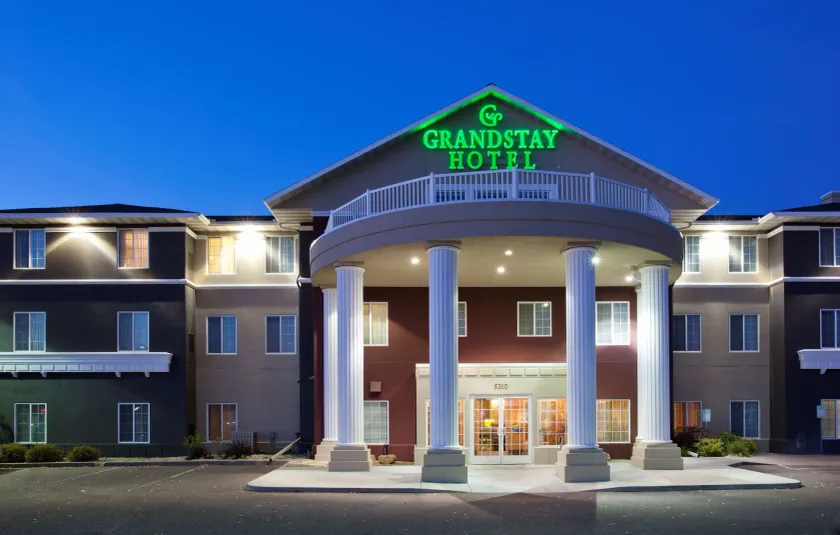 GrandStay Residential Suites Hotel - Eau Claire - Image 1