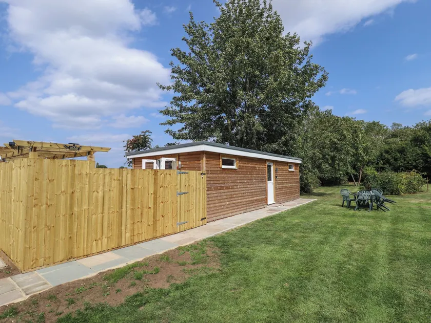 Pear Tree Lodge - Image 1