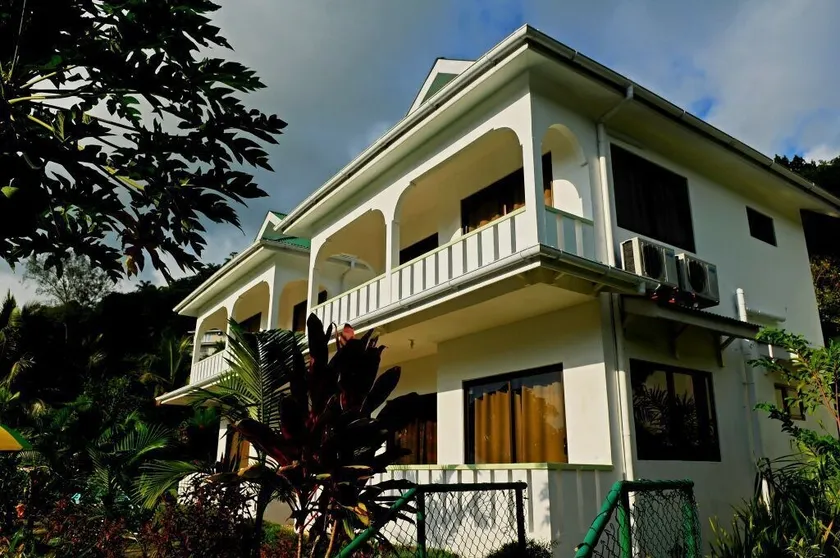 Evergreen Apartments - Image 1
