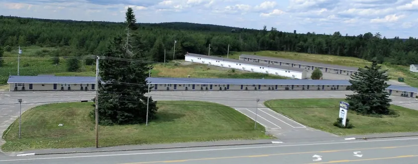 The Bluebird Motel Maine - Image 1