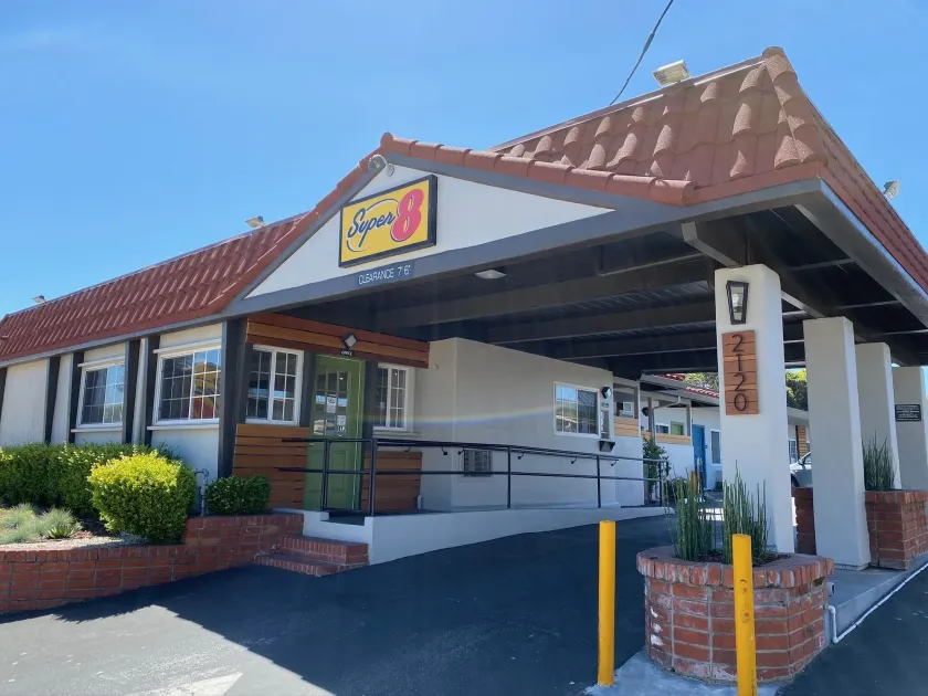 Super 8 by Wyndham Monterey - Image 1