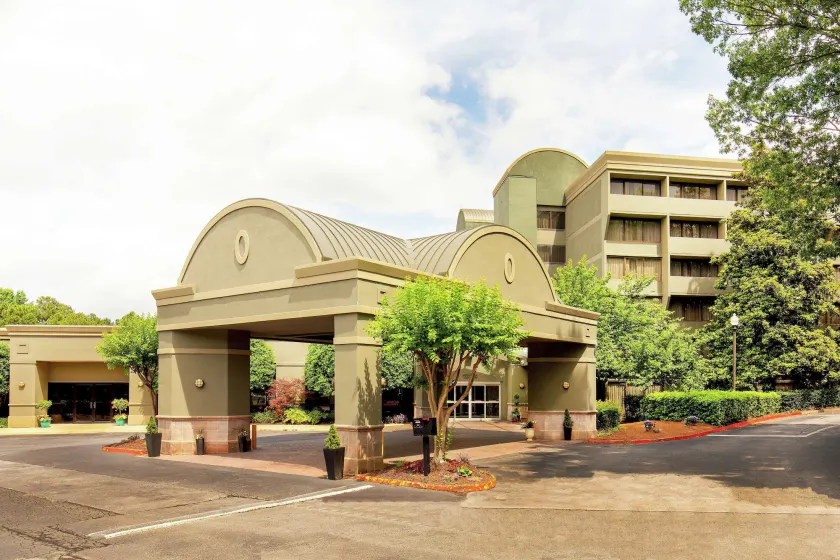 DoubleTree by Hilton Atlanta Windy Hill Ballpark - Image 1