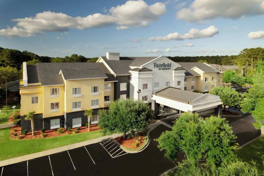 Fairfield Inn and Suites Charleston North/University Area - Image 1