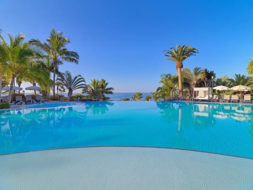 Adrián Hoteles Roca Nivaria - Image 1