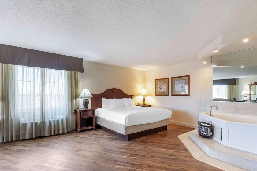 Best Western Plus Steeplegate Inn - Image 1