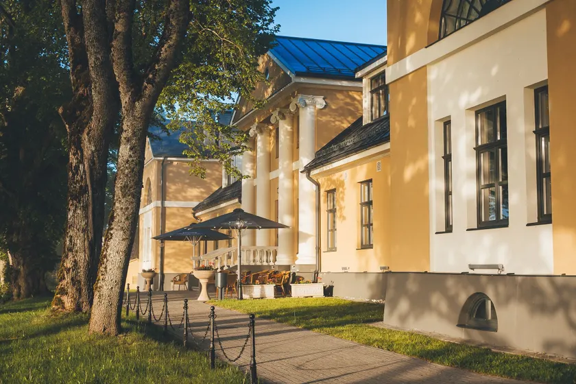Skrunda Manor - Image 1
